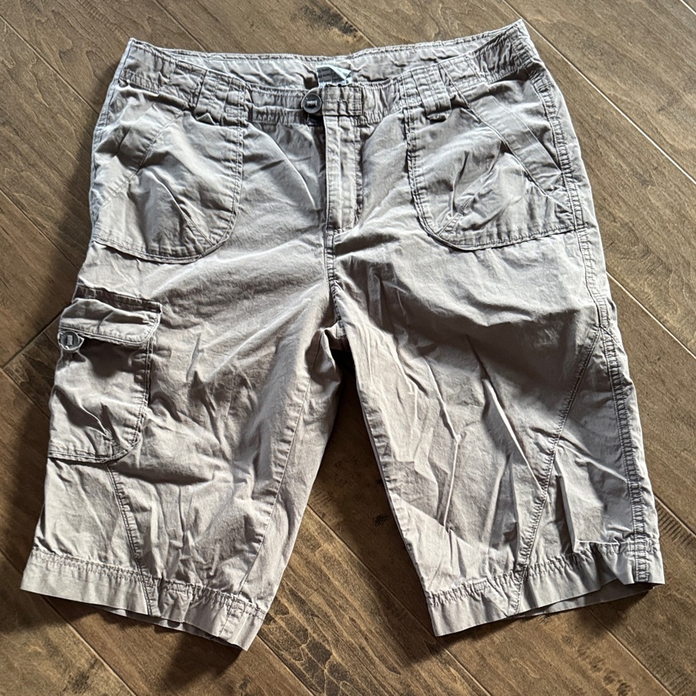 Columbia Women's Cargo Shorts in Light Tan